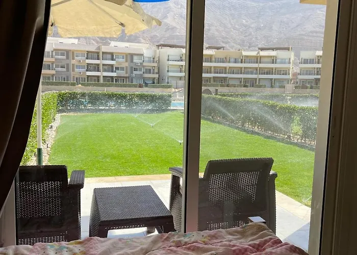Ground Peaceful 3 Bedroom With 6 King Bed & 2 Bathrooms &private Garden Marvelous Land Escape Murano Ain Sokhna *